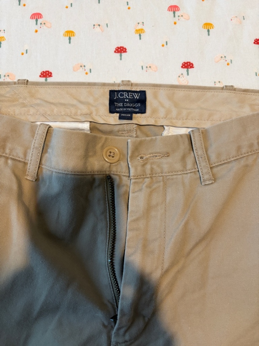 J. Crew Men's The Driggs Chino Pants in Khaki 30x32
